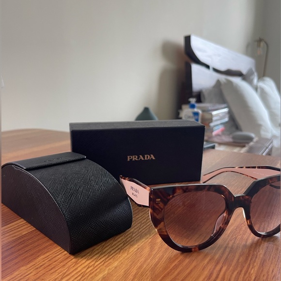 Prada oversized cat eye sunglasses - Picture 3 of 6